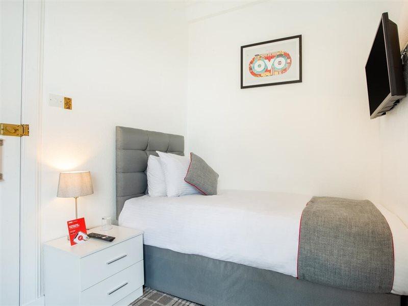 Corner Hotel カーヌスティ エクステリア 写真