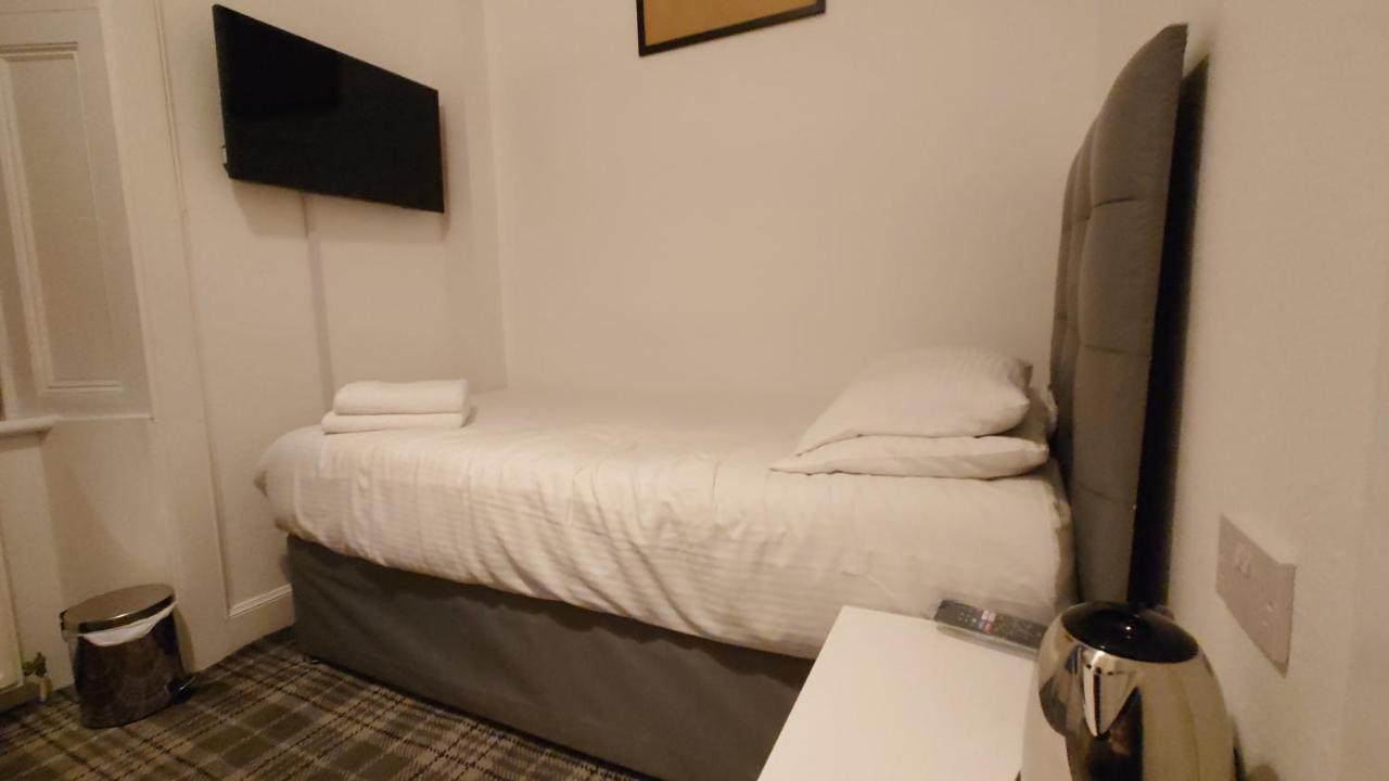 Corner Hotel カーヌスティ エクステリア 写真