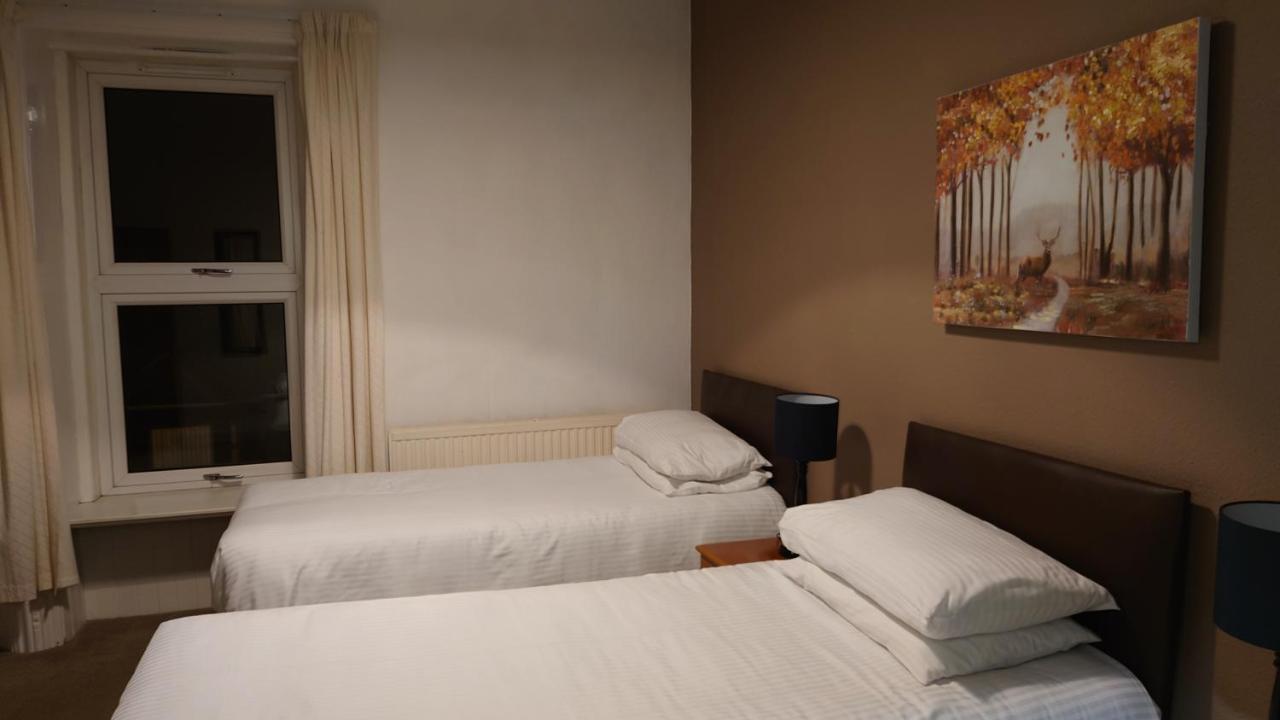 Corner Hotel カーヌスティ エクステリア 写真