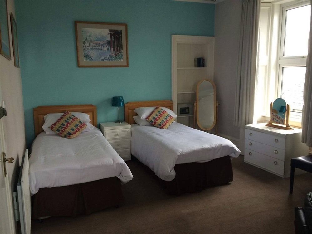 Corner Hotel カーヌスティ エクステリア 写真