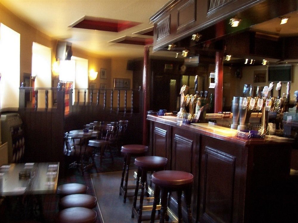 Corner Hotel カーヌスティ エクステリア 写真