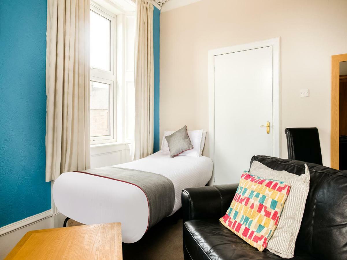 Corner Hotel カーヌスティ エクステリア 写真