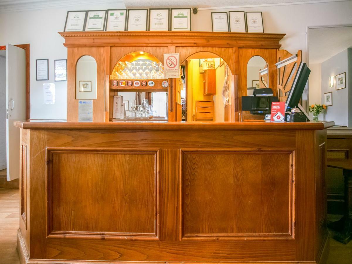 Corner Hotel カーヌスティ エクステリア 写真