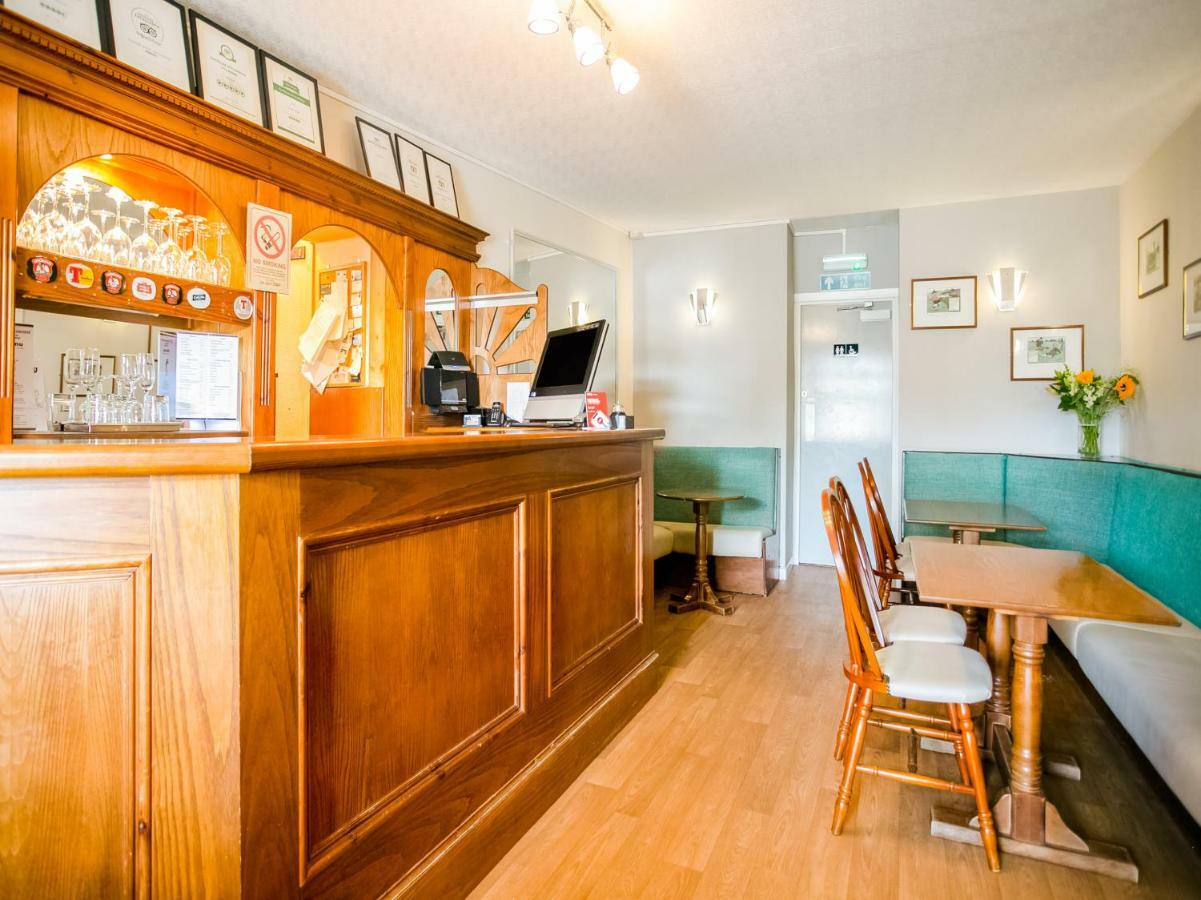 Corner Hotel カーヌスティ エクステリア 写真