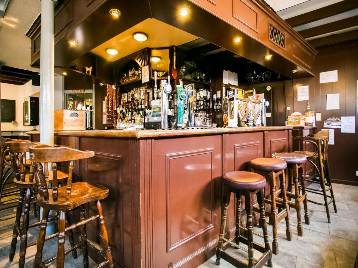 Corner Hotel カーヌスティ エクステリア 写真
